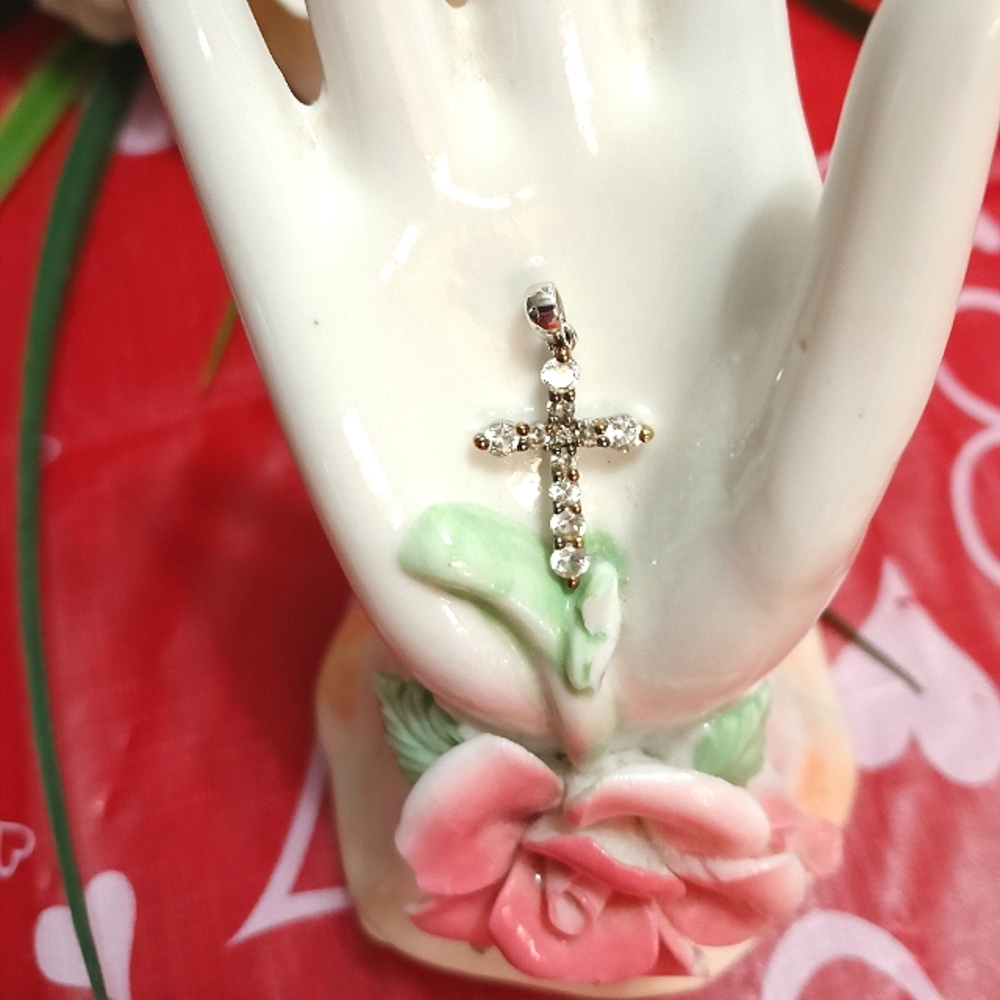 💐Like New-14K GP Over Sterling Silver/925 CZ Cross Pendant💐